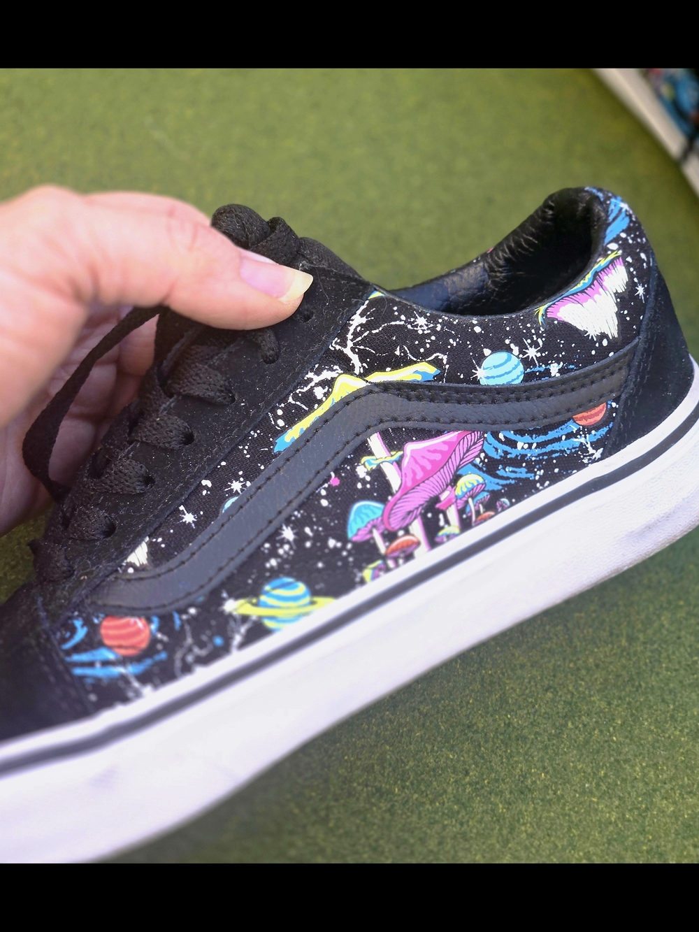 Vans Black Low-Top OLD SKOOL WOMEN'S Sz7 Sneakers HTF Neon Space/Shrooms Graphic - Picture 13 of 14